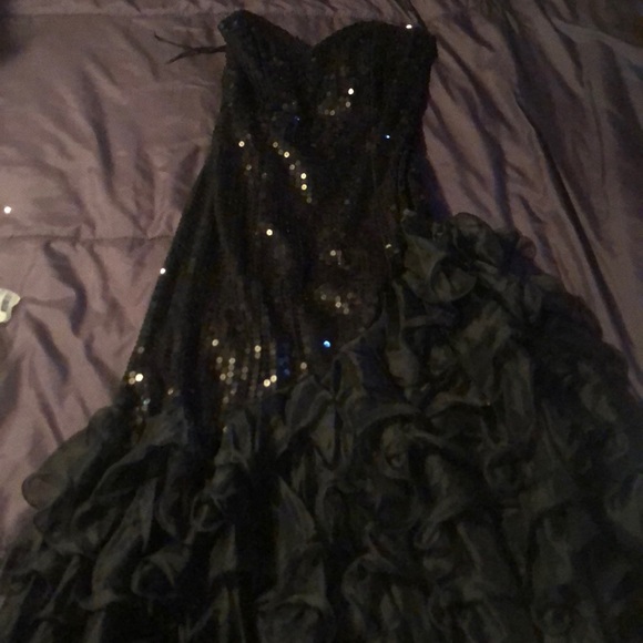 Prom dress - Picture 1 of 2